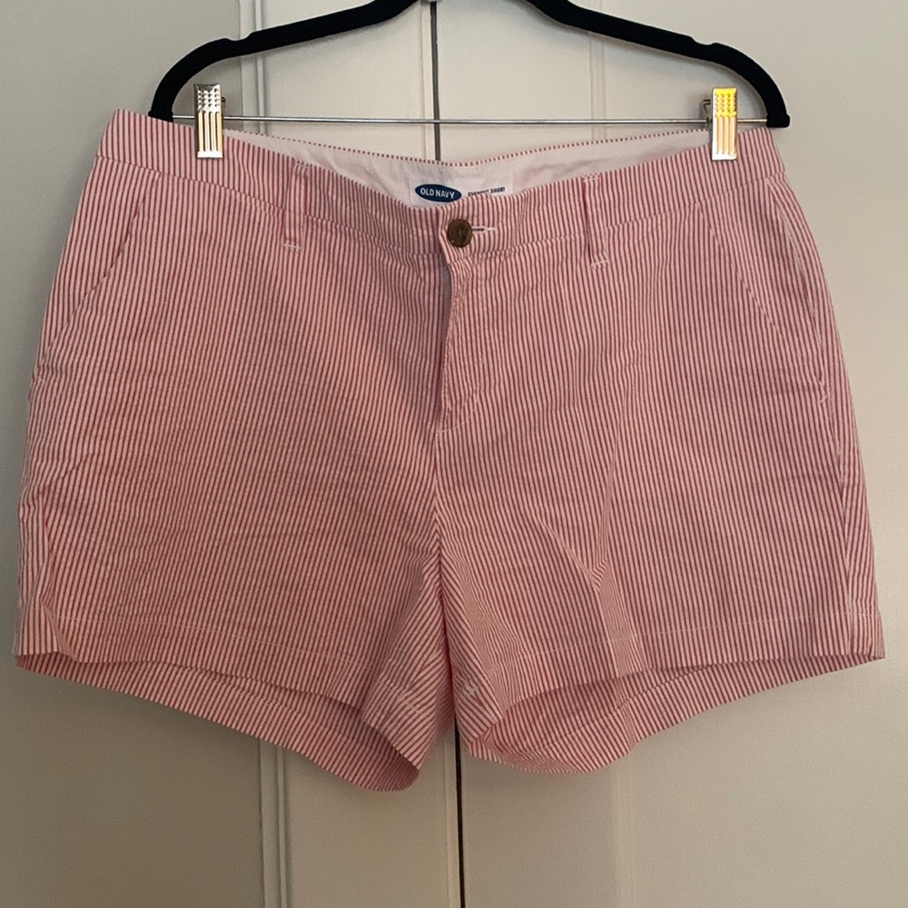 Old Navy, Red and White Seersucker Everyday Short, Size 14